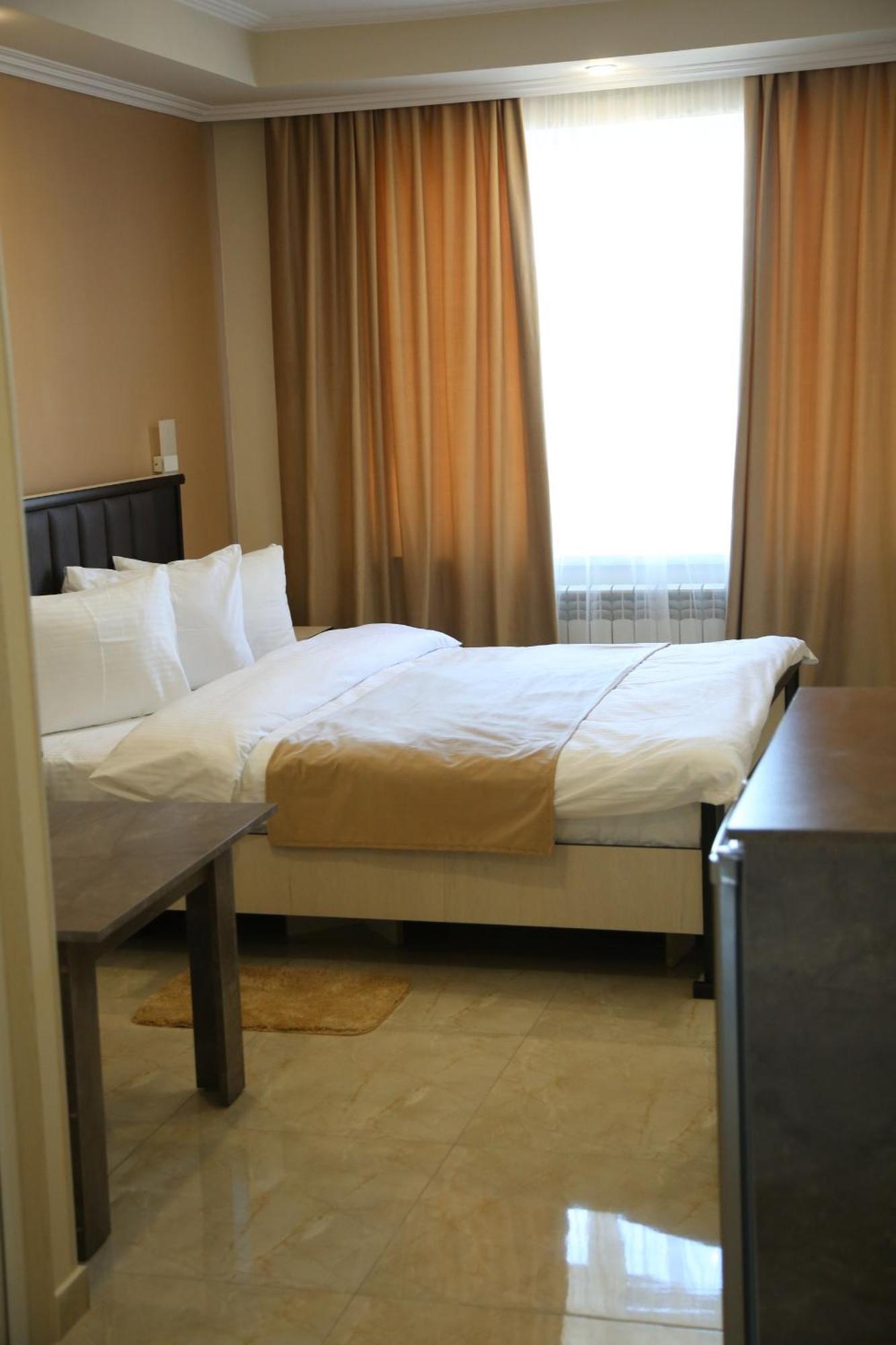 Vell Grey Hotel Martuni Dış mekan fotoğraf