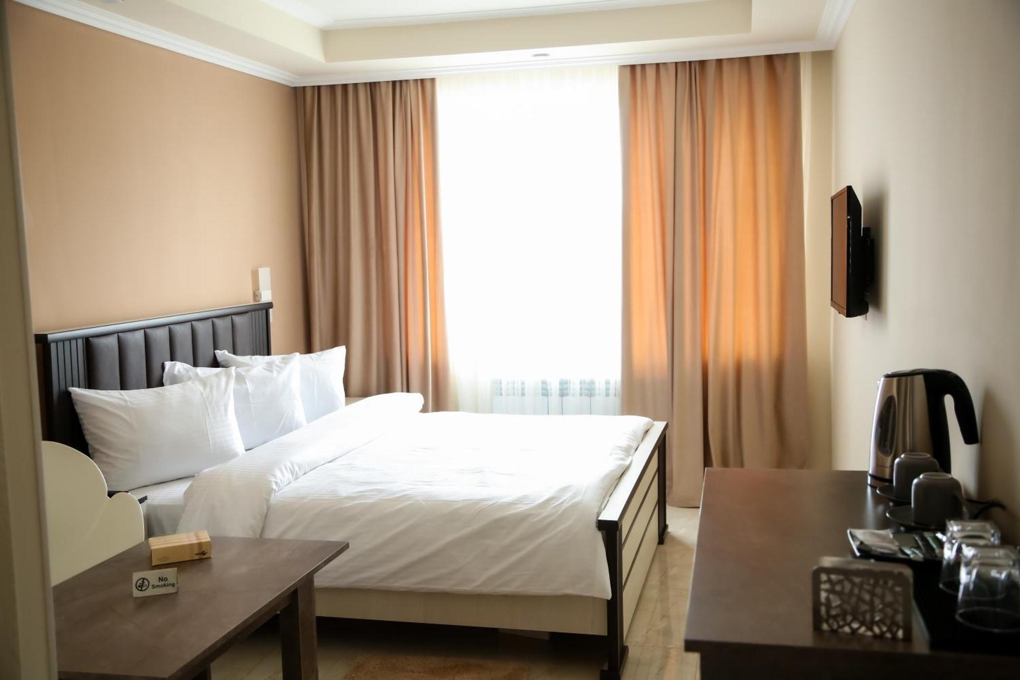 Vell Grey Hotel Martuni Dış mekan fotoğraf